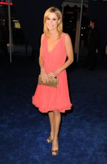 Julie Bowen feet photo thumbnail