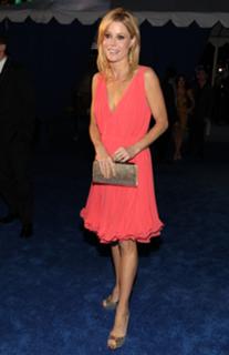 Julie Bowen feet photo thumbnail