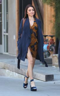 Sarah Hyland feet photo thumbnail