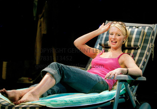 Denise Van Outen feet photo thumbnail