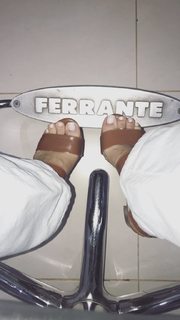 Alaine Crissiê feet photo thumbnail