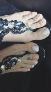 Alaine Crissiê feet photo thumbnail