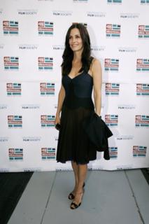 Courteney Cox feet photo thumbnail
