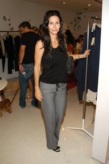Courteney Cox feet photo thumbnail