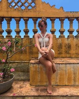 Mariana Ximenes feet photo thumbnail