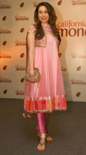 Karisma Kapoor feet photo thumbnail
