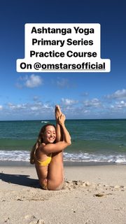 Kino MacGregor feet photo thumbnail
