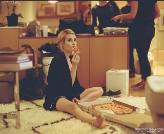 Emma Roberts feet photo thumbnail