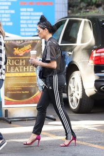 Nicole Scherzinger feet photo thumbnail