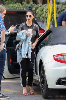 Nicole Scherzinger feet photo thumbnail