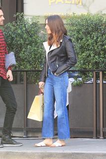 Lily Collins feet photo thumbnail