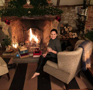 Kelly Brook feet photo thumbnail