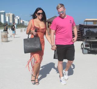 Claudia Romani feet photo thumbnail