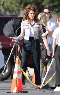 Cindy Crawford feet photo thumbnail
