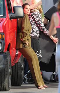 Cindy Crawford feet photo thumbnail