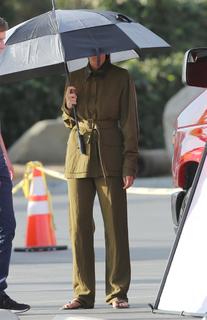 Cindy Crawford feet photo thumbnail