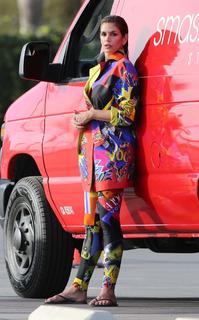 Cindy Crawford feet photo thumbnail