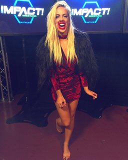 Chelsea Green feet photo thumbnail