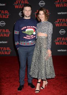 Cobie Smulders feet photo thumbnail