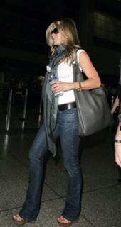 Jennifer Aniston feet photo thumbnail
