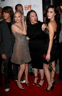 Amanda Seyfried feet photo thumbnail