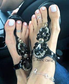 Alaine Crissiê feet photo thumbnail