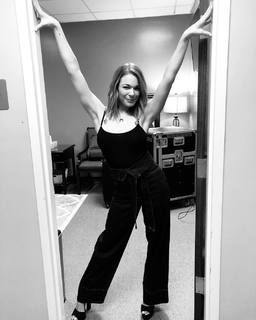 LeAnn Rimes feet photo thumbnail