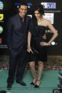 Sonam Kapoor feet photo thumbnail