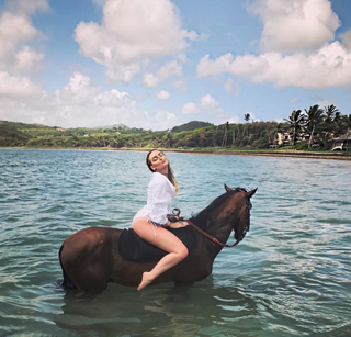 Perrie Edwards feet photo thumbnail