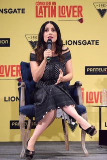 Salma Hayek feet photo thumbnail