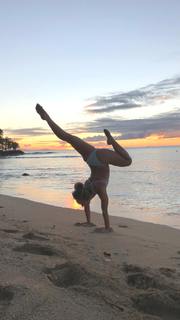 Kino MacGregor feet photo thumbnail