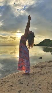 Kino MacGregor feet photo thumbnail
