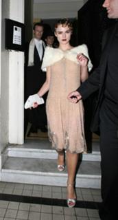 Keira Knightley feet photo thumbnail