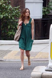 Keira Knightley feet photo thumbnail