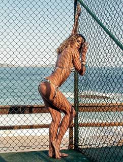 Deborah Secco feet photo thumbnail