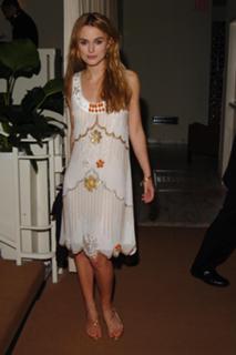 Keira Knightley feet photo thumbnail