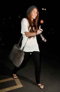 Miley Cyrus feet photo thumbnail