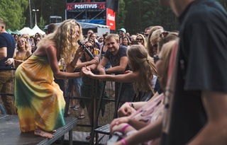 Joss Stone feet photo thumbnail