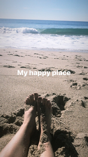 Kendra Wilkinson feet photo thumbnail