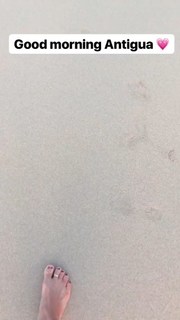 Kino MacGregor feet photo thumbnail