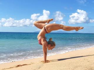 Kino MacGregor feet photo thumbnail