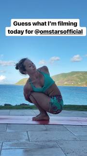 Kino MacGregor feet photo thumbnail