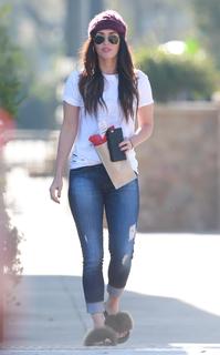 Megan Fox feet photo thumbnail