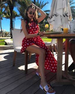Xenia Tchoumitcheva feet photo thumbnail