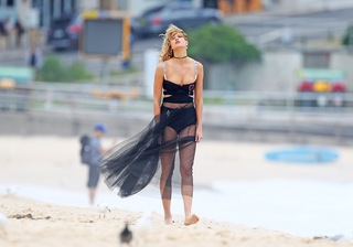 Karlie Kloss feet photo thumbnail
