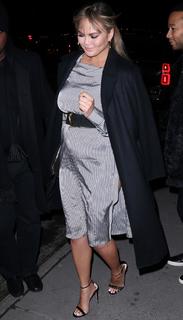 Chrissy Teigen feet photo thumbnail