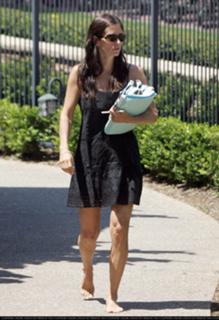 Courteney Cox feet photo thumbnail