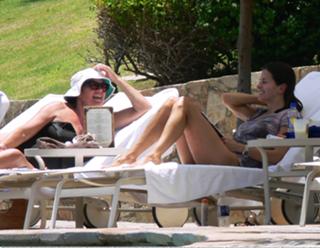 Courteney Cox feet photo thumbnail