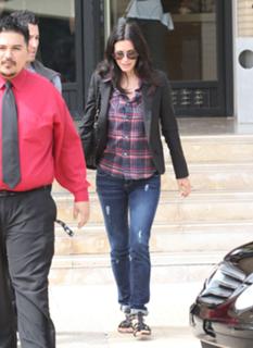 Courteney Cox feet photo thumbnail