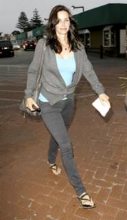 Courteney Cox feet photo thumbnail